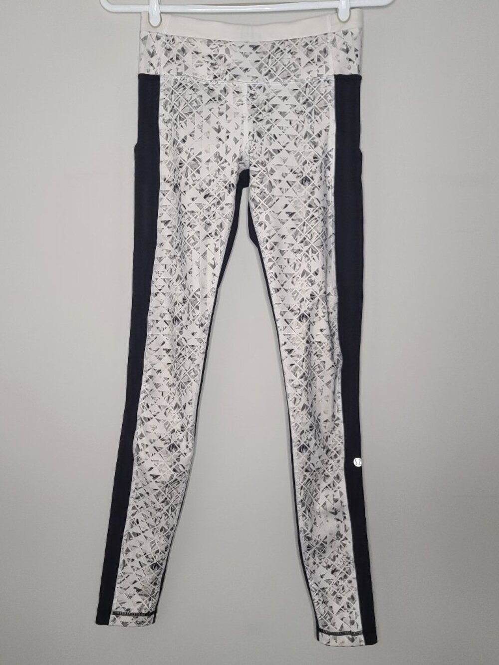 Lululemon Speed Tight II Full-On Luxtreme Black / White Size 4